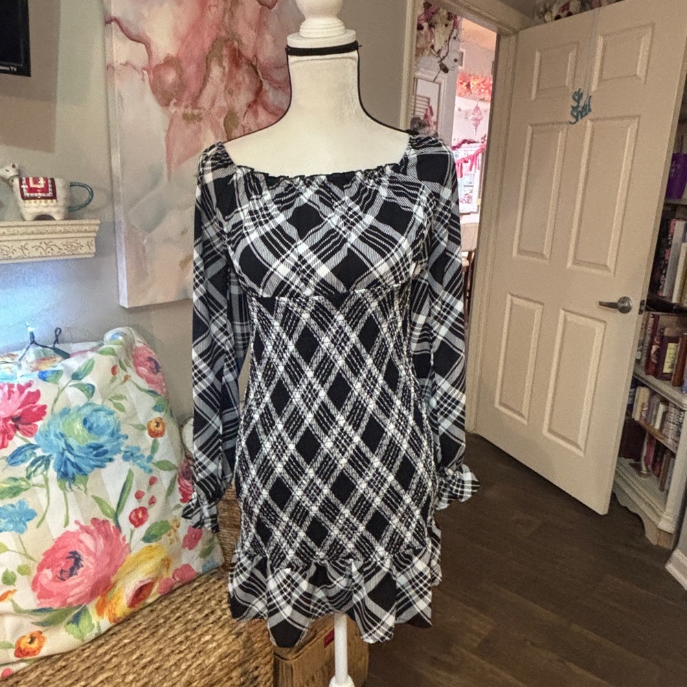 Almost Famous Black and White Checkered Long Sleeve Dress